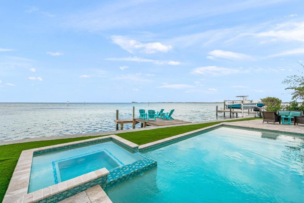 Bayfront Paradise (AMIL)